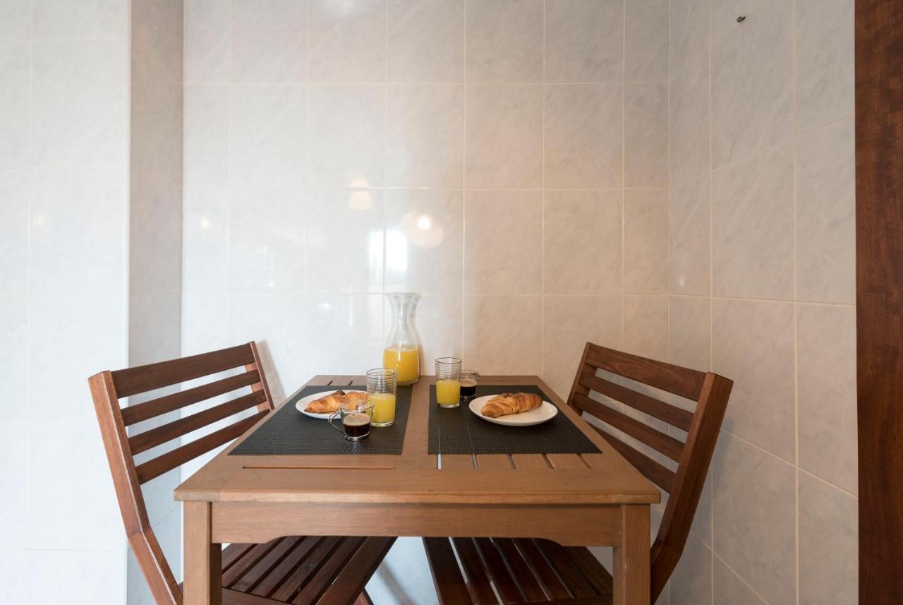 Lovelystay - Homey Feeling Flat W/ Free Parking Porto Exterior foto