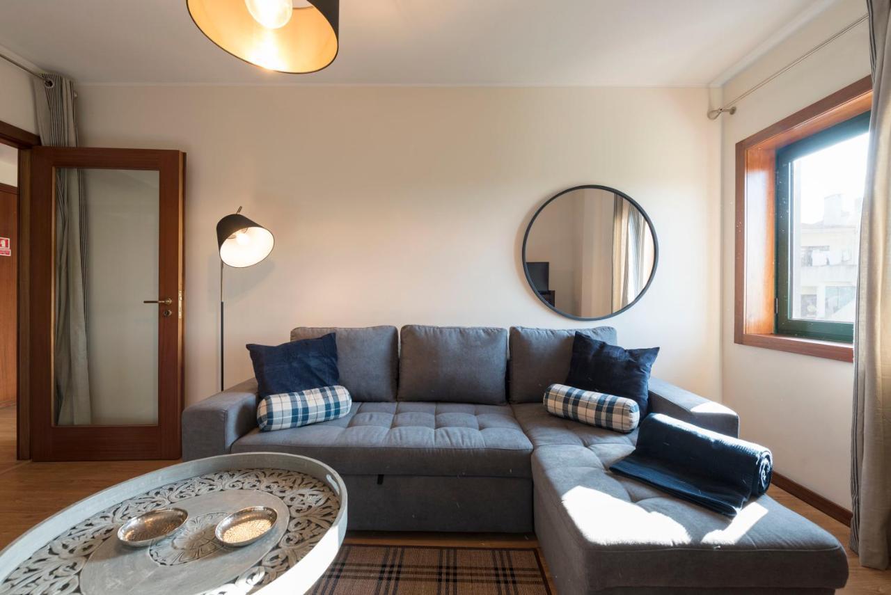 Lovelystay - Homey Feeling Flat W/ Free Parking Porto Exterior foto