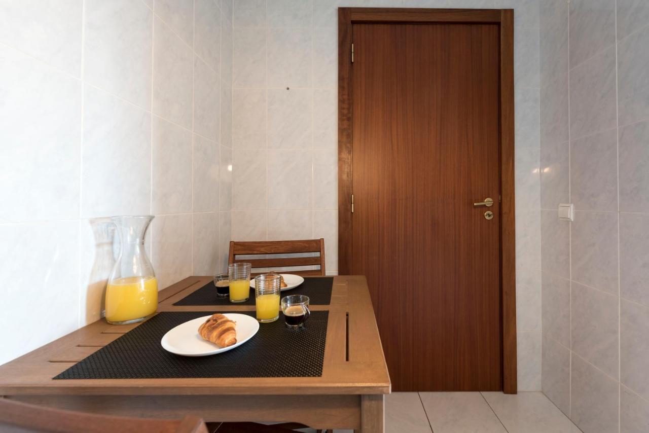 Lovelystay - Homey Feeling Flat W/ Free Parking Porto Exterior foto